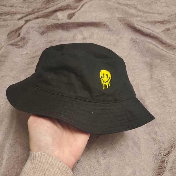 Cute bucket hat - Picture 2 of 6